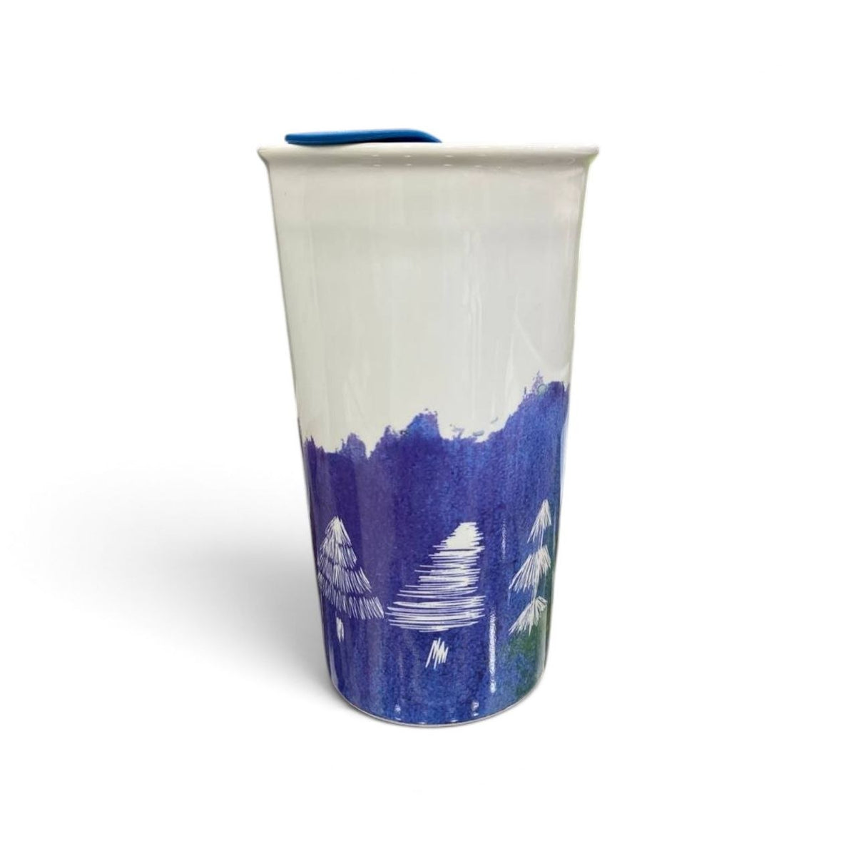 Ceramic mug with silicone lid