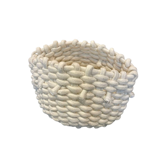 Square braided yarn basket